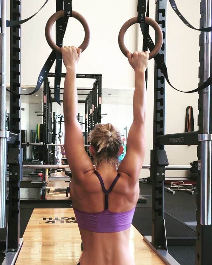 マデリン・グローヴスのインスタグラム：「Thirsty werk 💦」
