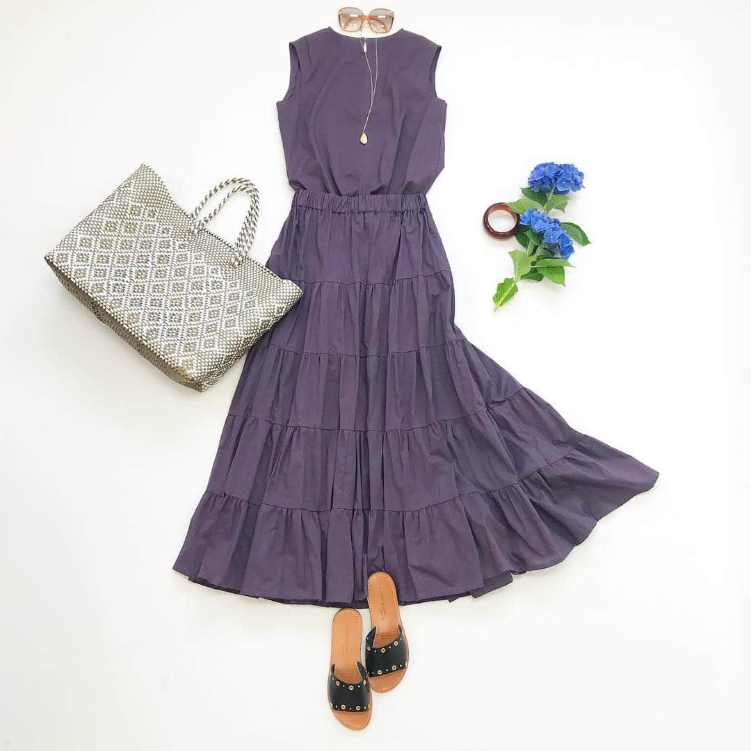 Couleureのインスタグラム：「ワンピース👗に見えて 実はセットアップです😊✨ 明日ご紹介予定の生地 トップスパターンを ショップスタイリングページで 掲載中です👍💕 ・ ・ #sewing #手作り #型紙　#ハンドメイド大人服#クルールパターンファブリック#洋裁#シンプルコーデ#instafashion#ファッション#coordinate #code#今日のコーデ#handmadeclothes #mamacoordinate #ママコーデ #instasewing#handmadewardrobe #置き画#置き画くら部#メルカドバッグ」