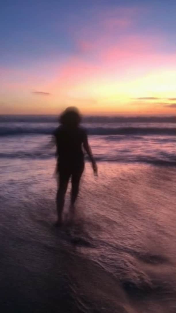 Putri Anindyaのインスタグラム：「The joy of living in Bali with @matthewdjoevan // song by Washed Out - Weightless . Totally me and matthew’s favorite song.」