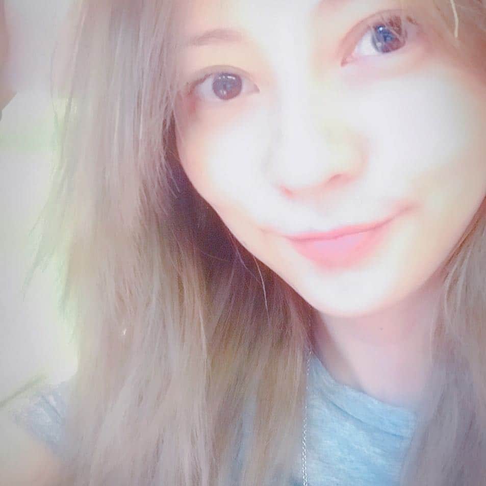 のインスタグラム：「2018 FIFA World Cup Russia✨  I was watching that game in this midnight.. Team "Nishino Japan" were able to get 2 points first from team Belgium. Then, Japan lost 3 points after that but totally we got a lot of important message ，deep emotion and huge power from them in this world cup . It's amazing and unforgettable game.. Thank you for your bravery!! Proud of them very much 🙌 And also, their locker room was very clean after they used. That's what "Samurai Japan" is!! 🇯🇵✨ They are our proud!! ⚽️🏆🏅🎖✨ спасибо😘  今日の夜中も、ワールドカップ、もちろん観た！ 日本teamのスルーパスが連続した時には、 自分の脳内でも △を何回も押して盛り上がっていた。 (ウイイレの話 笑)  日本の良さがしっかりと出ていた見応えのある、忘れられないgameだった。 試合後の監督、選手の皆さん一人一人の顔を見るのが辛かったけど、 西野JAPAN は、このワールドカップを通じて 私達にたくさんの感情、夢や希望、そして力を、与えてくれた。 そして 私と同世代の選手の活躍ぶりにも勇気をもらいました。 正直、このチームでのgameをまた観てみたい、、、😣 日本代表をこれからも応援していきます！！ たくさんのpowerをくれて ありがとう！！ お疲れ様でした！！ #iamkarina  #itisnotfake #forreal #2018fifaworldcup  #寝不足 #朝方から号泣 #russia  #belgium  #JAPAN  #welovejapan #samurai #japanesesoul #amazing #fantastic  #誇り #ありがとう #neverforget #thankyou #спасибо #karina」