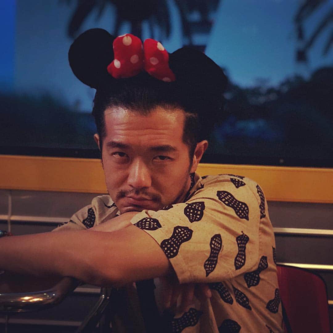 関幸治のインスタグラム：「暑かった。結果、こうなる。 #ミニー ちゃん #ミニーちゃん  #ディズニーランド  #十鶴 #アロハ #ジーマミー豆腐」