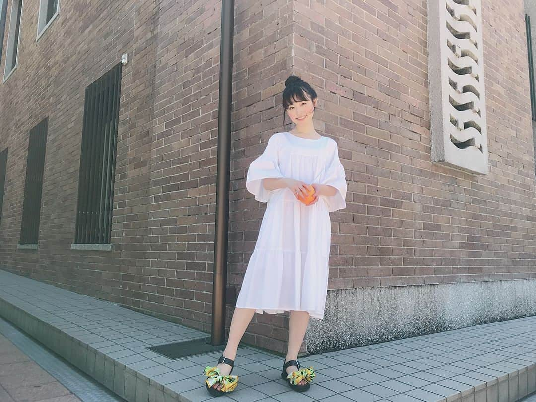 福原遥さんのインスタグラム写真 - (福原遥Instagram)「. 昨日の私服☺︎ 梅雨明けして外はあっつあつ。 毎年夏は、ワンピースにサンダル スタイルになってしまう。 #はるかふく」7月3日 20時53分 - haruka.f.official