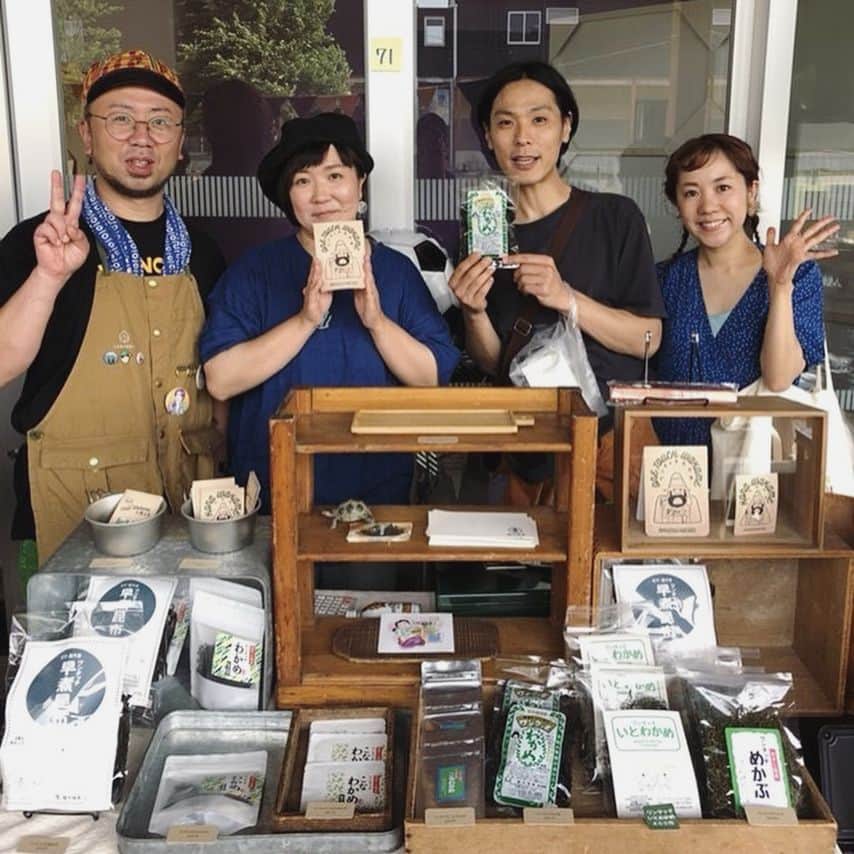 松本野々歩さんのインスタグラム写真 - (松本野々歩Instagram)「【北東北ツアーの話】 秋田のラブリーな家族 ミュージシャン英心くんと あやちゃんと はじめましての太心 お寺の和尚 紫山さん  盛岡で保育園での演奏を企画してくれてた 盛岡の姉ちゃん華子さんと 赤ちゃんの時から知ってる子どもたち  盛岡のお洒落でとっても美味しいガトーショコラ屋さん oodの皆さん Jazzy Sportのお兄さんともお話しました  会うとホッとして ただいまーって言いたくなる 東家の馬場さんと やすこさん  オガールで ファンですと声をかけてくれた すてきなワカメ屋さん  みんな あたたかすぎるるる」7月3日 20時57分 - nonohoms
