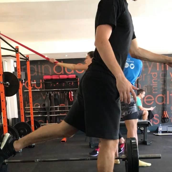 ベン・デイヴィスのインスタグラム：「Thanks to my strength and conditioning coach @markcgarlick for keeping me fit in offseason!」