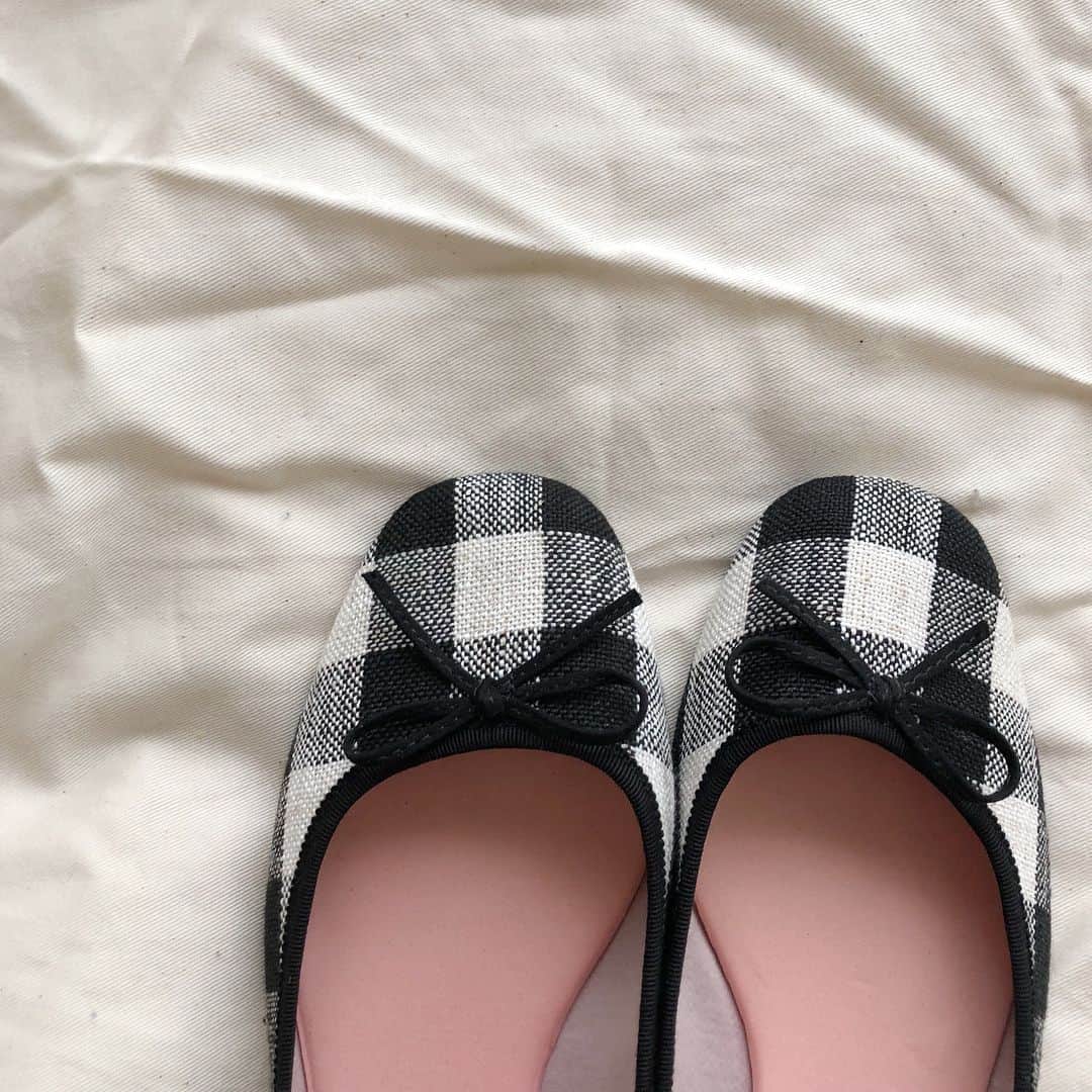 村田倫子さんのインスタグラム写真 - (村田倫子Instagram)「足袋とチェックバレエ。 どちらもとても優秀な数字。 (やすい)  #足袋バレエ」7月3日 21時38分 - rinco1023