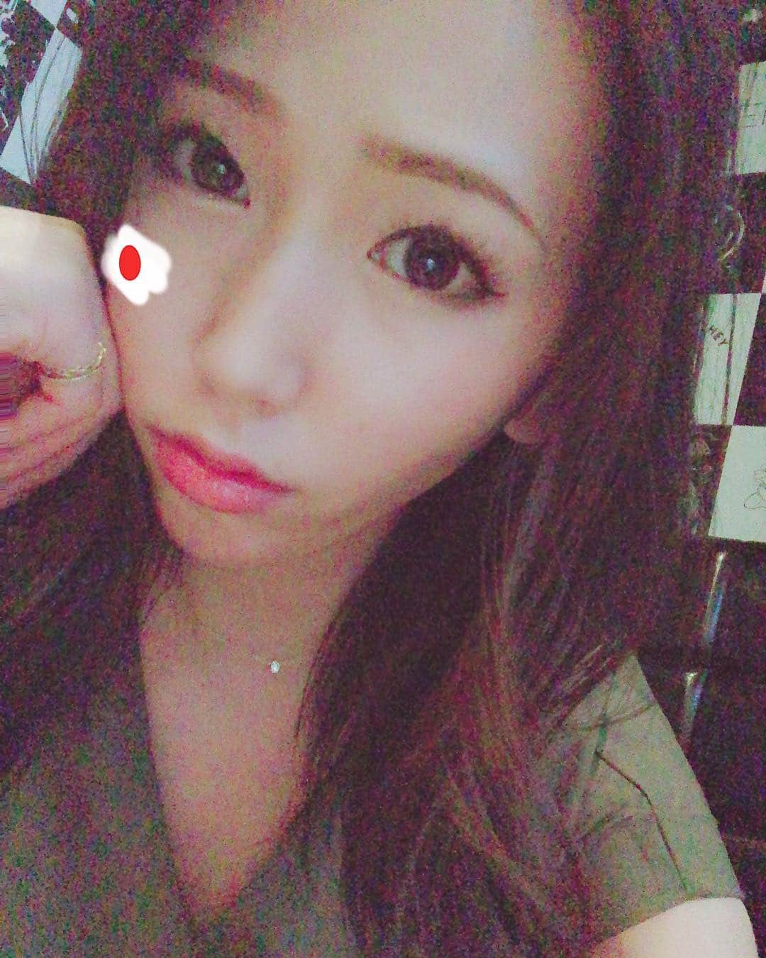 佐山愛のインスタグラム：「・ 日本ベスト8ならず。 ・ とっても悔しい。 ・ 泣きじゃくる選手が映されたとき こっちまで泣きたくなるくらいに 胸が痛くて痛くてたまらなかった。 ・ けど、今大会で一番ドキドキワクワクしたし、 先制点を決めた瞬間の興奮は忘れられない。 ・ 友達みんなで抱き合って喜んで、 これは初のベスト8あるね！！ って、ブラジル戦もみんなで観る 約束とかしちゃって。 ・ ほんの一瞬でも、夢を見させてもらったのは 代表選手のみなさんがファンの期待に 応えようと奮闘してくれたおかげ。 ・ そして誰よりも悔しいのは その選手のみなさんだと思うから、 私はただただ拍手を送りたい。 ・ 本当にありがとう👏❤️ ・ ・ さて、こうなったらベルギーを 応援するっきゃない！ 頑張れベルギー🇧🇪😍 ・ ・ #fifaworldcup #fifa18 #ワールドカップ  #サッカー日本代表 #japan #belgium」