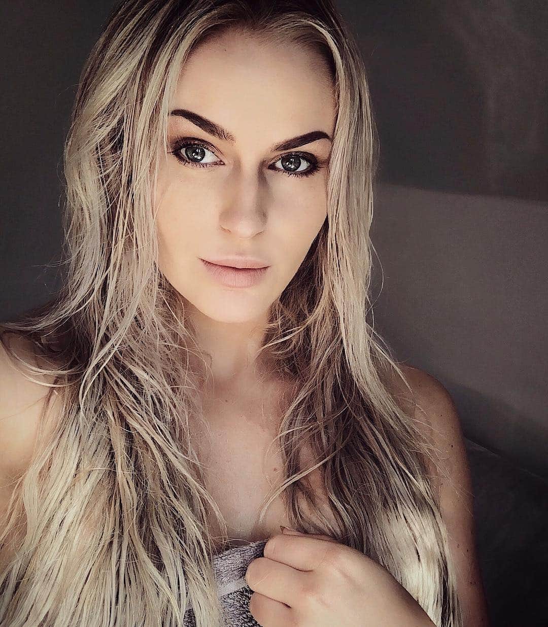 Anna Nyströmのインスタグラム：「Wet hair 👩🏼」