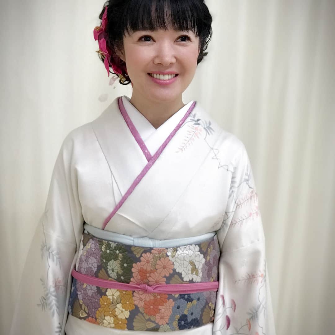 田川寿美さんのインスタグラム写真 - (田川寿美Instagram)「付下げ。帯も着物も花三昧。やはり着物は花柄が似合いますね！ #花 #付下げ #着物 #演歌 #歌手 #enka #kimono」7月4日 11時35分 - toshimi_tagawa