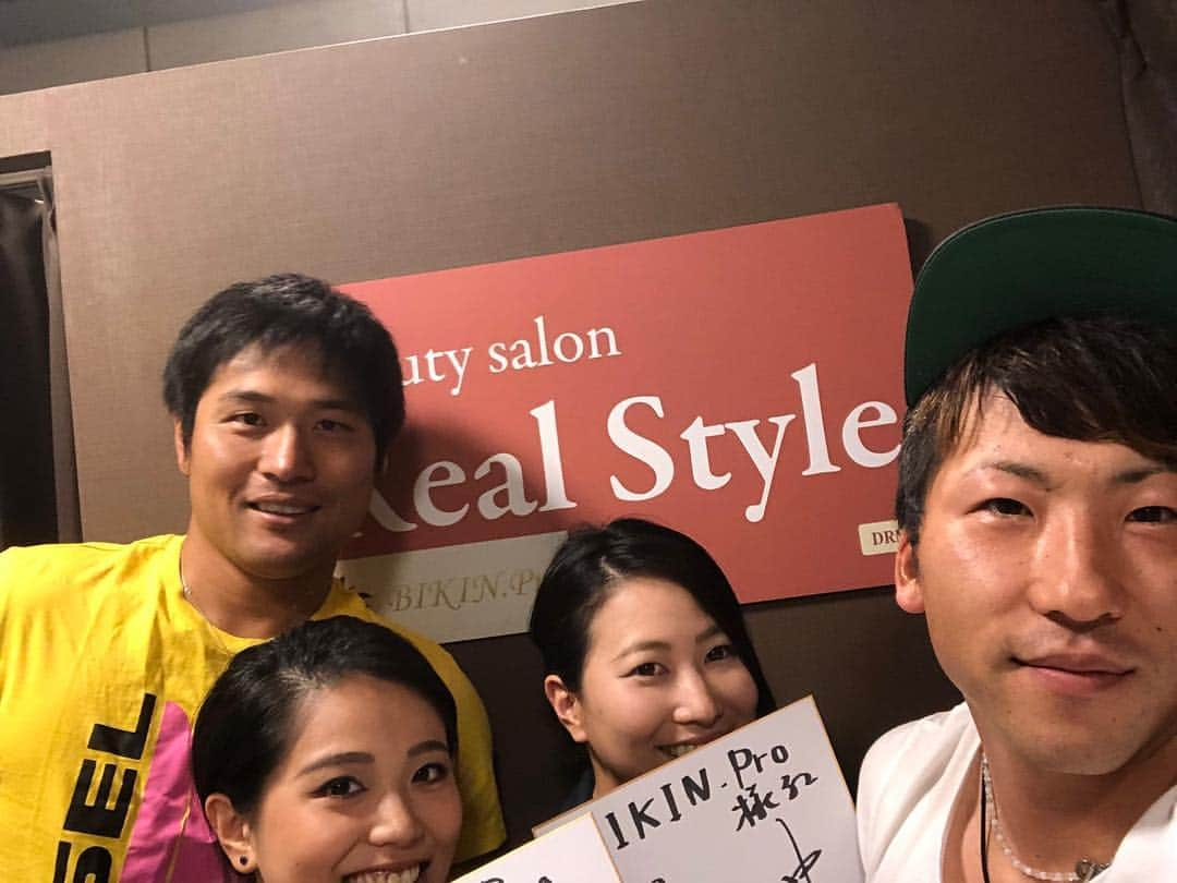 BIKINProのインスタグラム：「中日ドラゴンズ 平田くん、亀澤くんご来店❣️ 阪神戦に備えて筋肉弛緩施術。  プロアスリートの方々が 続々とご来店して頂き 本当に感謝です。 打者の施術やアスリートの ケアは個々に合わせて 変えてケアしています。 、 #中日ドラゴンズ#平田良介  #亀澤恭平 #阪神戦 #電気施術 、  大阪市中央区北浜1-1-29  ケイアンドエフ北浜ビル5階 営業時間10時〜19時 電話番号06-6224-0717 http://bikinpro.com/ 、 #新地#北新地#ラウンジ#クラブ #モデル#野球選手#プロ野球 #スポーツ#筋肉#相撲#筋膜リリース #エステ#リラクゼーション#ダイエット #マッサージ#小顔#痩身#痩身エステ#腸もみ #腸内環境#コラーゲンマシン#北浜」