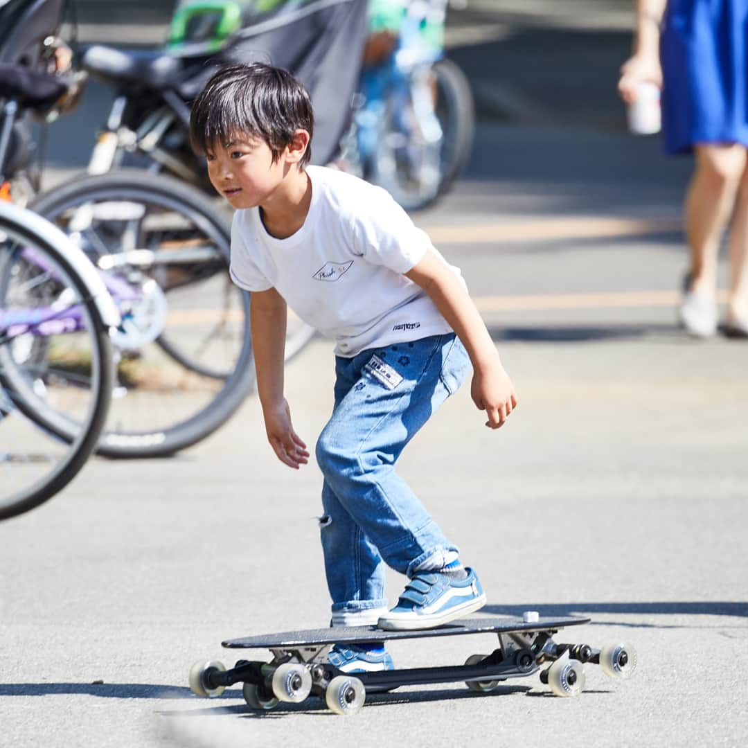 allroverjpさんのインスタグラム写真 - (allroverjpInstagram)「階段降りれるスケボー、子供達ワクワクします！笑 試乗ありがとうございます！ #Allrover #AllroverJP #8輪スケートボード #スケボー #stairrover #ステアローバー #駒沢公園 #週末 #お出かけ #スケボーキッズ」7月4日 15時13分 - allroverjp