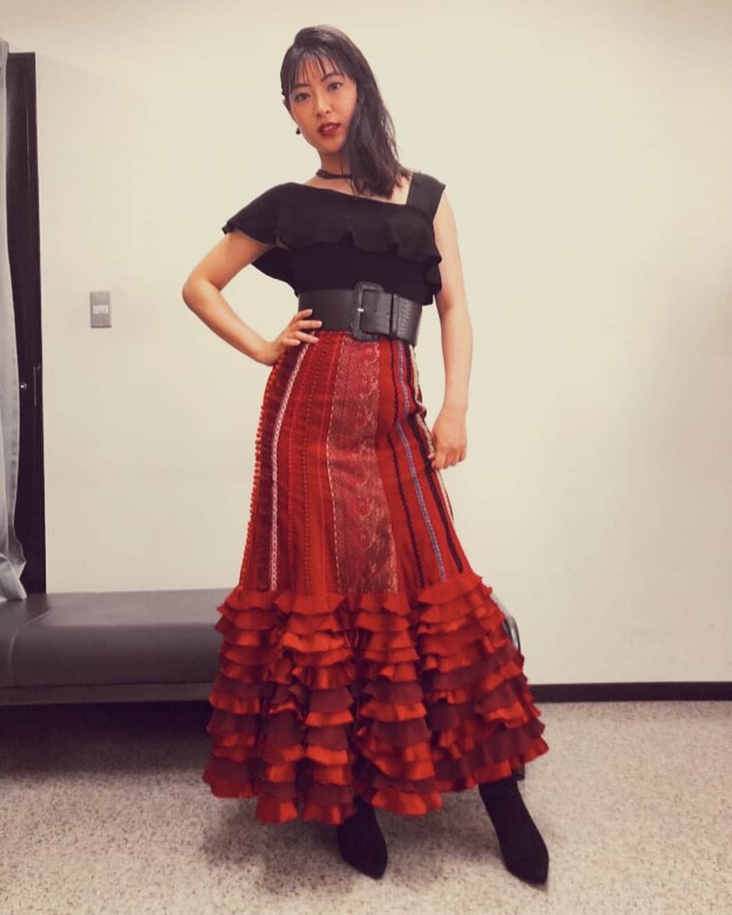 瀧本美織のインスタグラム：「ありがとうございました💃🎤✨ 【真夏の夜の夢】 skirt #soniajohnes accessory #ABISTE 【ひと夏の経験】 earring #ABISTE ring  @seadsmara necklace @theboyscouts  #nhk#うたコン」