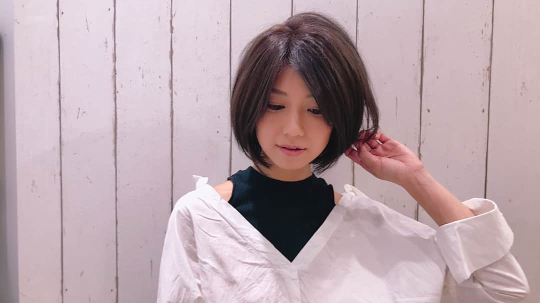 藤木由貴さんのインスタグラム写真 - (藤木由貴Instagram)「先日のヘアメンテ。いつもの安定カラーで、少し伸ばしていこうかなっとカットは整えてもらうだけにしてもらいました！ いつもありがとうございます😊✨ . #hair #shorthair #bobhaircut #maintenance」7月4日 17時01分 - yuki.grm