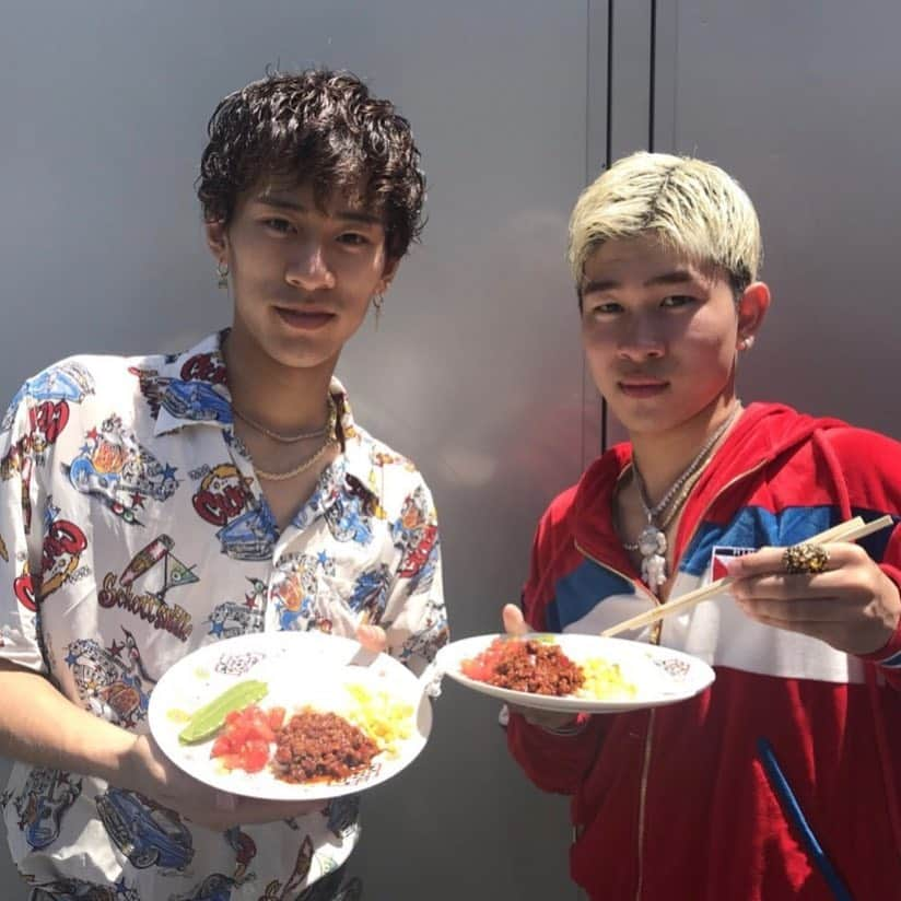 深堀未来のインスタグラム：「去年の時の居酒屋思い出す〜（ ; ; ） #深堀未来 #奥田力也 #ballistikboyz #projecttaro #mikufukahori #okudarikiya #居酒屋えぐざいる」