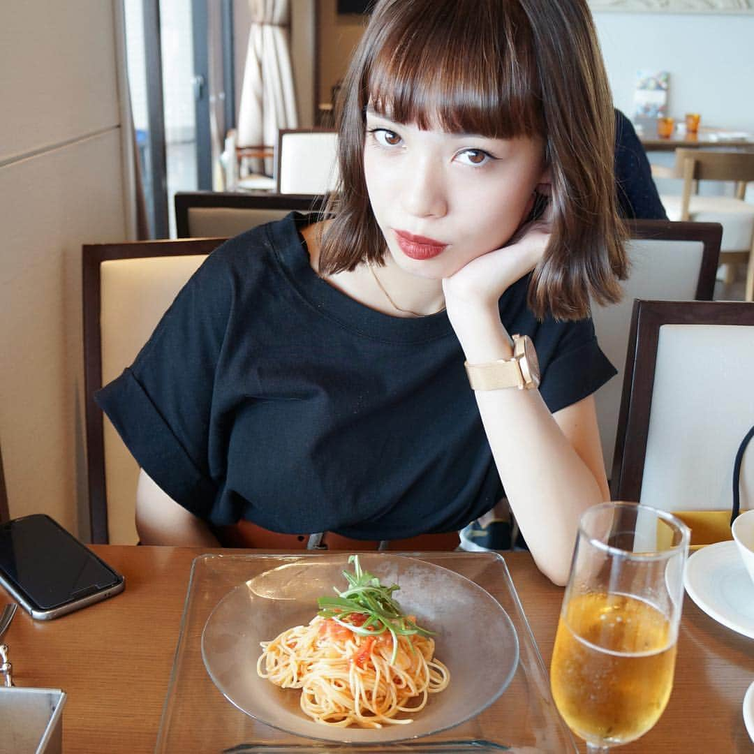 クロエさんのインスタグラム写真 - (クロエInstagram)「Holiday lunch with @harukakuriyama 🌴💛」8月2日 17時08分 - ch__l__oe