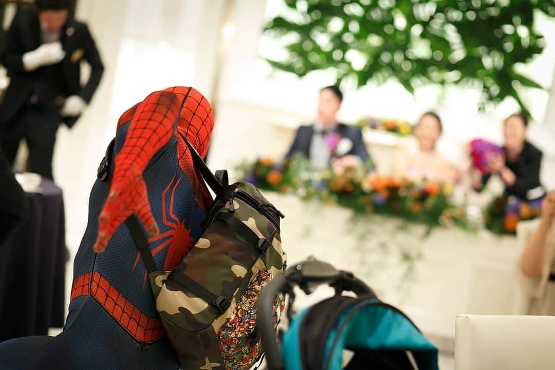 Japanese Spidermanさんのインスタグラム写真 - (Japanese SpidermanInstagram)「結婚式にスパイダーマン？！ 新郎がスパイダーマン好きということでサプライズで登場！  こんな演出を旦那に内緒で考えた奥さんて素敵。  #週末ヒーロー  #スパイダーマン#ユニバ#結婚式#結婚#披露宴#ヒーロー#マーベル#カップル#コスプレ#プレゼント#サプライズ#spiderman#movie #cosplay #marvel #一眼レフ#被写体#cos#素敵」8月2日 18時25分 - takemix5271