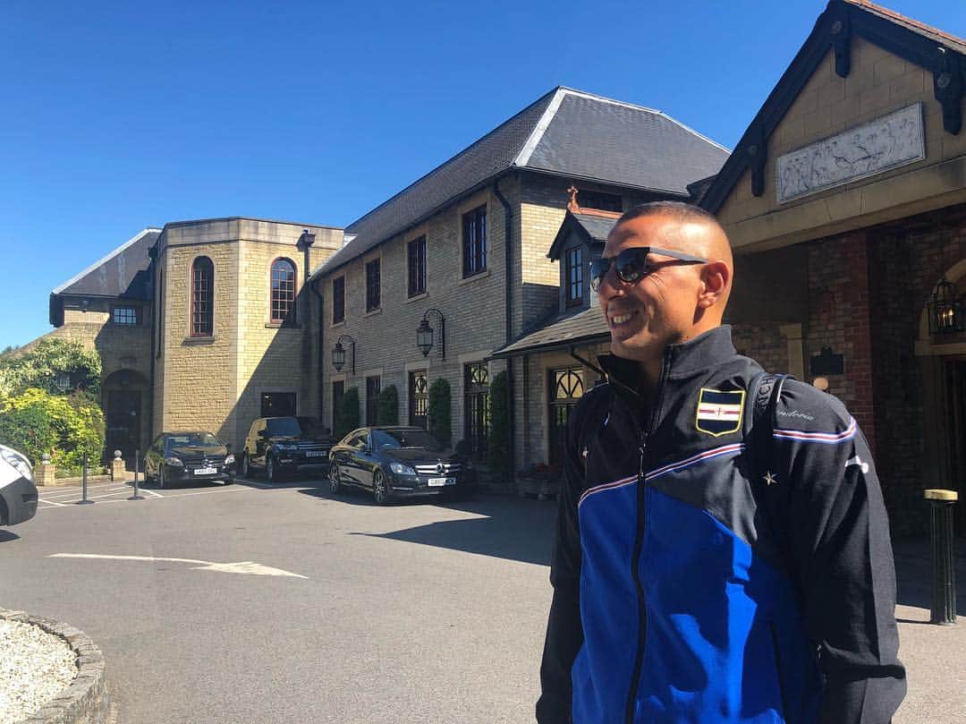 アンジェロ・パロンボのインスタグラム：「England 🇬🇧🇬🇧 #tournee #sampdoria #inghilterra #england #ap17 #friends #team」