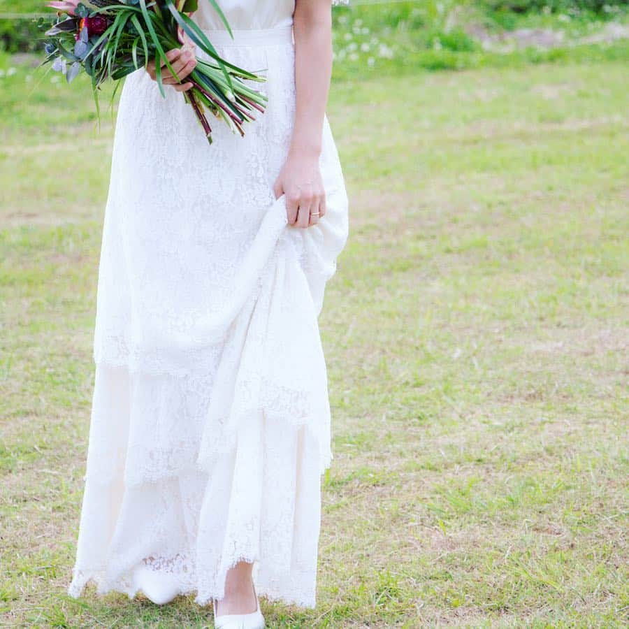 石川瑠利子さんのインスタグラム写真 - (石川瑠利子Instagram)「. . wedding dress of @n_dress_ 🙆🏻‍♀️✨ . . #wedding #weddingdress #flower #okinawa #shooting」8月2日 20時39分 - ruriko_ishikawa