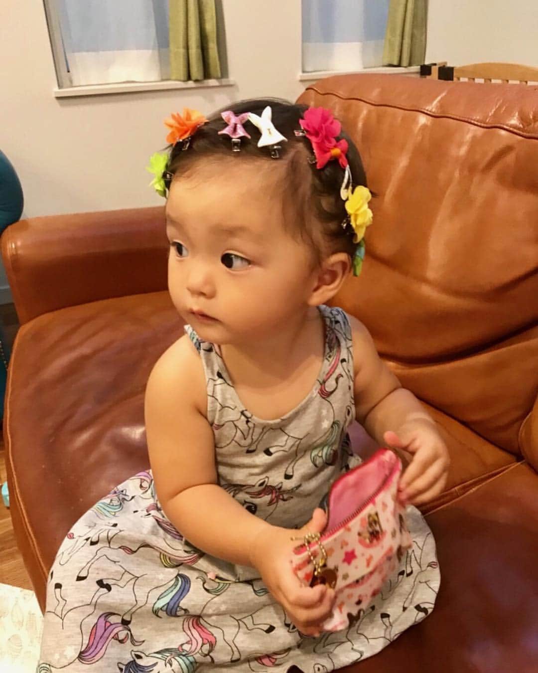 土屋アンナさんのインスタグラム写真 土屋アンナinstagram あたち 髪の毛結ばれるの嫌いなの と姫は いつも前髪を結ぶと引っ張ってすぐ取っちゃう でも髪の毛伸ばしたいからピン攻めにしてみた Baby 8月2日 時44分 Annatsuchiya0311
