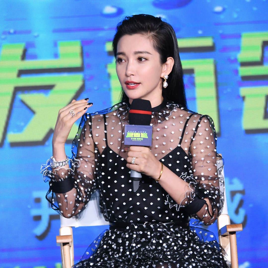 リー・ビンビン（Li Bingbing）のインスタグラム：「The Meg premiere in Beijing #themeg @megmovie」