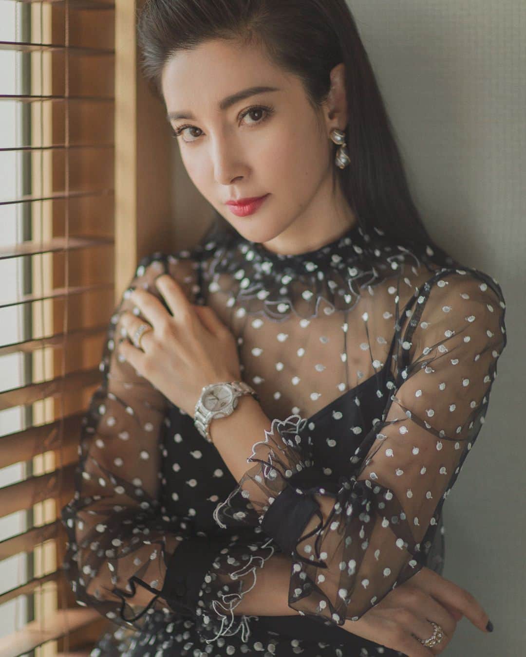 リー・ビンビン（Li Bingbing）のインスタグラム：「The outfit for the day 😘❤️💕#themeg #libingbing」
