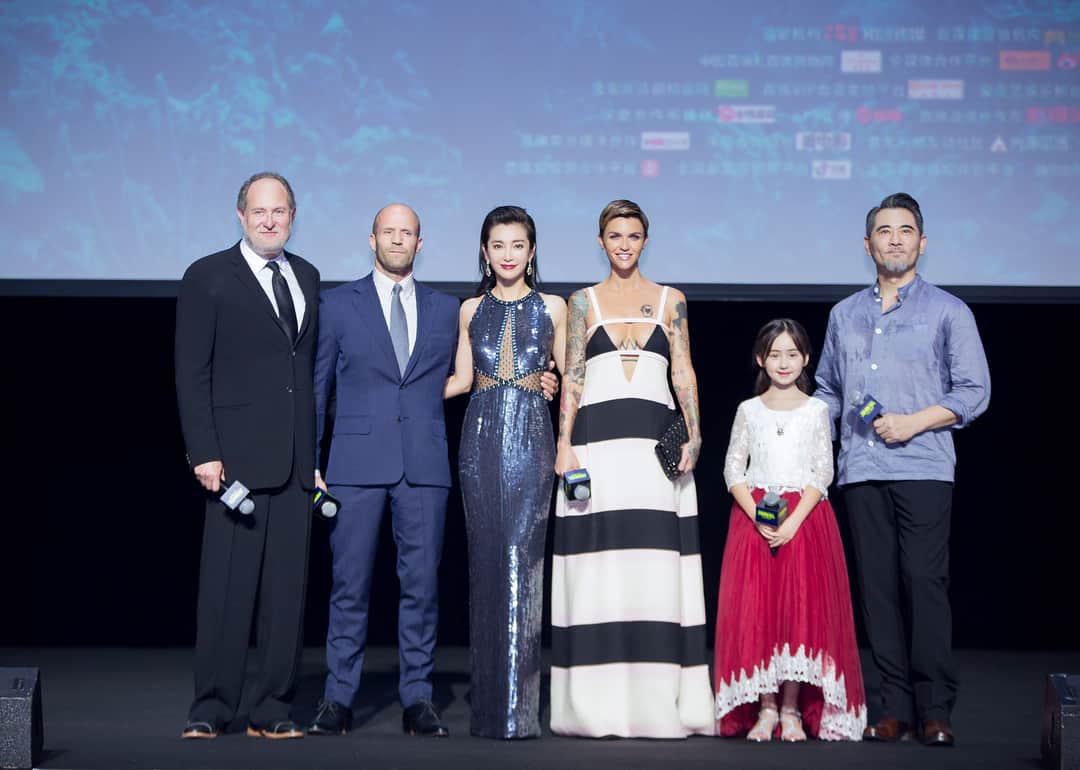 リー・ビンビン（Li Bingbing）のインスタグラム：「The Meg premiere in Beijing Water Cube. 💧💧💦 Thank you all for coming and hope you had a great time in Beijing! @megmovie @jasonstatham @rubyrose #themeg #watercube #beijing」