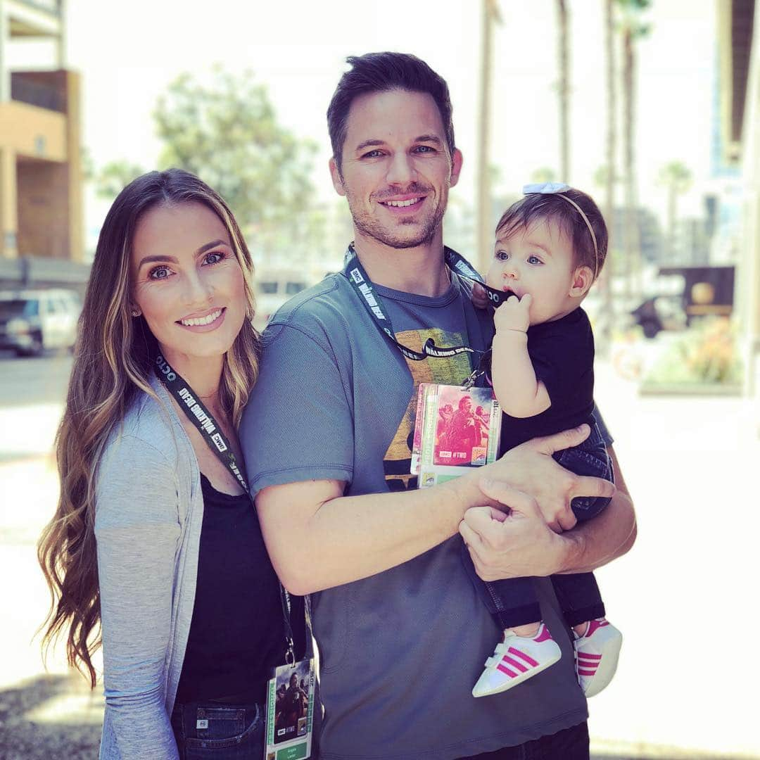 マット・ランターさんのインスタグラム写真 - (マット・ランターInstagram)「Baby’s first Comic Con #sdcc @angelalanter @hellobabypodcast」7月30日 3時21分 - mattlanter