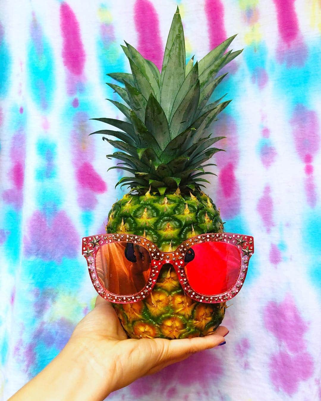 miniさんのインスタグラム写真 - (miniInstagram)「Pineapple🍍🌞💓😎✨ パイナップル部屋に置いとくだけで部屋中パインのいいにおい🤤💛 甘くて美味しい〜💕💕 #Pineapple #summer #happy #happysummer #minilbreak #sunglasses」7月29日 20時13分 - mini.stagram
