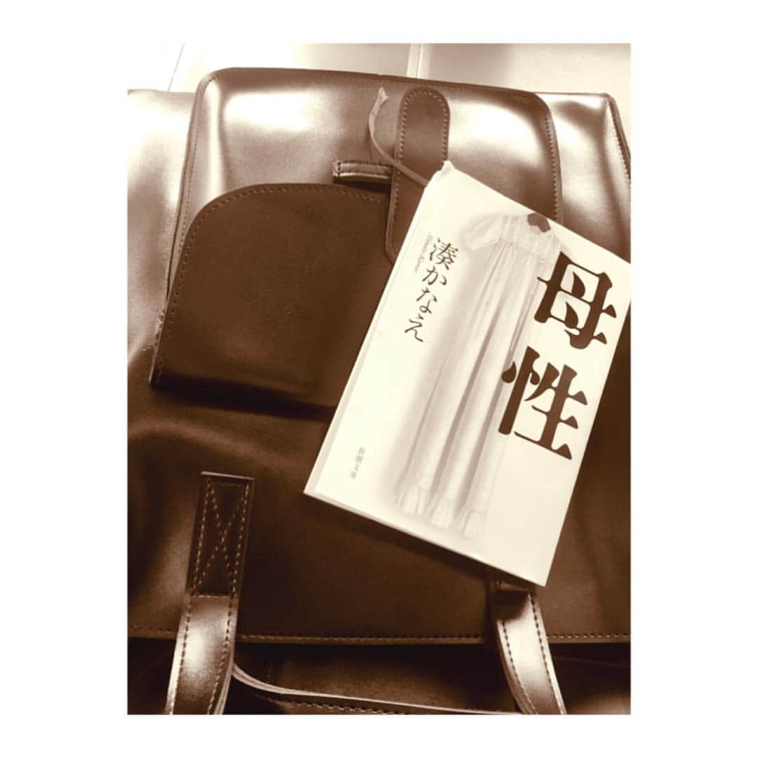 大友花恋さんのインスタグラム写真 - (大友花恋Instagram)「久しぶりの湊さん。 2度目の母性。 本心を口に出す大切さ、、、 そして、湊さんの面白さを 改めて感じました。 #ハナコイ図書室 #母性」7月29日 20時15分 - karen_otomo