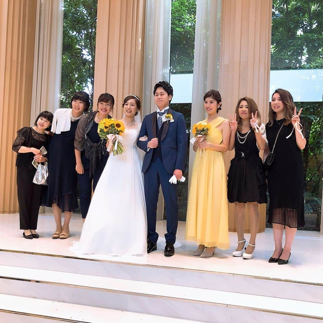 大竹里歩さんのインスタグラム写真 - (大竹里歩Instagram)「💒 はるさん🌻Happywedding✨ . しゅんたさんとはるさんの お2人から優しさが溢れていて……♡ . 本当に楽しくてみんなが笑顔で 素敵な結婚パーティーでしたっ💓 . またバブリーダンス👯‍♂️ありがとうございました!!笑 . #DENSOAIRYBEES #みんなに許可もらってないけど #ダンシングヒーロー動画載せちゃうね笑 #また明日から走り込みトレーニング頑張りましょ .」7月29日 20時58分 - riho_take0827