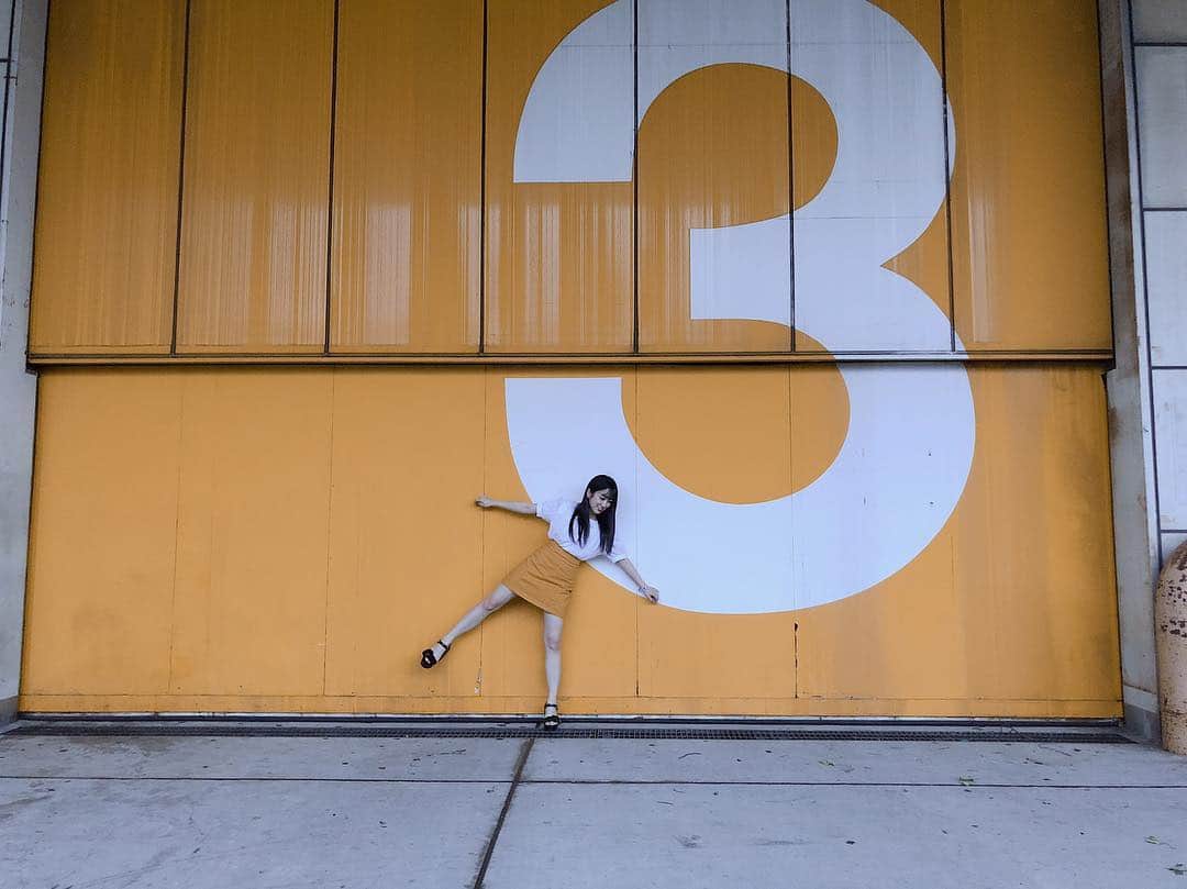 矢吹奈子さんのインスタグラム写真 - (矢吹奈子Instagram)「💛🧡 ・ ・ まさかの、背景と洋服被りました。。 😳 ・ インスタ…映え？？ ・ #私服 #黄色 #yellow」7月29日 21時40分 - 75_yabuki