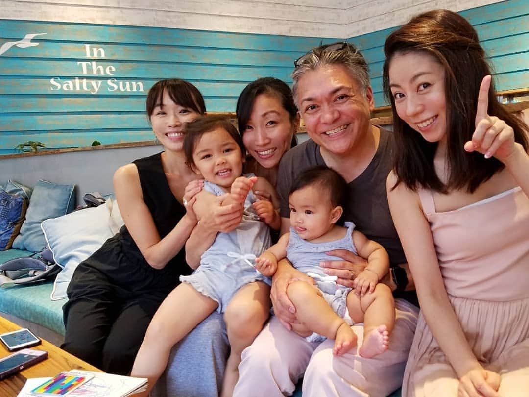 黒坂真美さんのインスタグラム写真 - (黒坂真美Instagram)「おかえり♡えり子♡ミッチさん♡👧👧 Welcome back Eriko and Mitch and ❤❤ from LA！ ・ #高校の同級生 #えり子が #ファミリーで #LAから #やって来た♡ #高校の時 #優等生と問題児  #どっちがどっち #だったでしょうか😏 #黒坂真美 #kurosakamami  #highschoolclassmate  #赤坂 #akasaka」7月29日 22時06分 - mamikurosaka_official