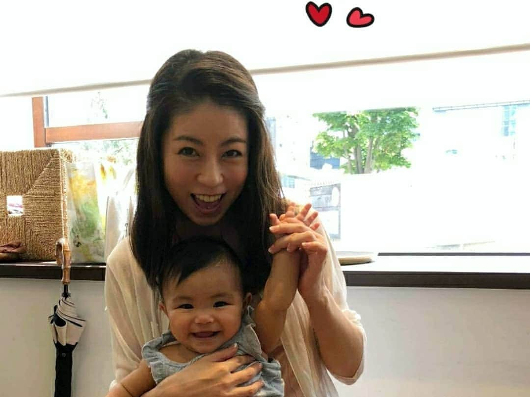 黒坂真美さんのインスタグラム写真 - (黒坂真美Instagram)「おかえり♡えり子♡ミッチさん♡👧👧 Welcome back Eriko and Mitch and ❤❤ from LA！ ・ #高校の同級生 #えり子が #ファミリーで #LAから #やって来た♡ #高校の時 #優等生と問題児  #どっちがどっち #だったでしょうか😏 #黒坂真美 #kurosakamami  #highschoolclassmate  #赤坂 #akasaka」7月29日 22時06分 - mamikurosaka_official