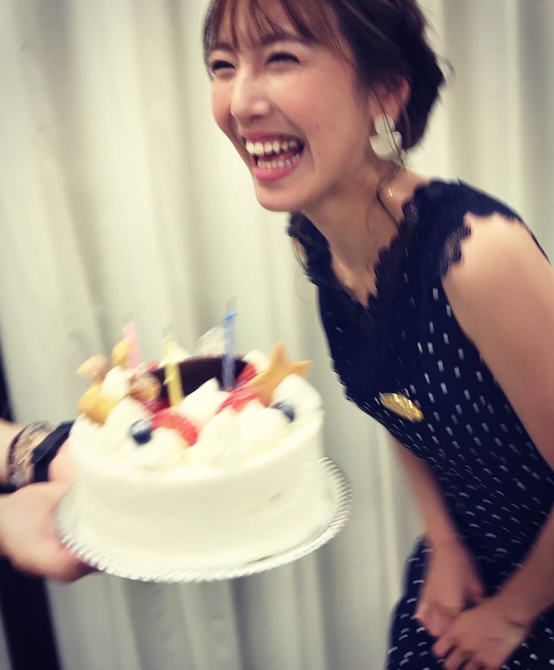 小澤陽子さんのインスタグラム写真 - (小澤陽子Instagram)「in private❁  それから☻。 誕生日の今日は、亡くなった、ひぃおばあちゃん(曾祖母)の命日でもあります🌿 . .  ちょうど10年前の、2008年。 同じ屋根の下で共に暮らしていた、曾祖母が亡くなったのは、私が１年間留学で、日本を離れている時でした。  途中で帰国できない という厳しいルールがありましたし、せめてもということで、私の誕生日を選んでくれたのかな？🎂 私が好きすぎたのかな？😊❤︎(笑)  特別な感情の日なんです🌿  #729 #４世代っ子🏡 #いたずらっ子な顔してる… #ブログも書きます✎  無事に27回目の誕生日を迎えられたよ🌻」7月29日 22時15分 - yoko.ozawa729