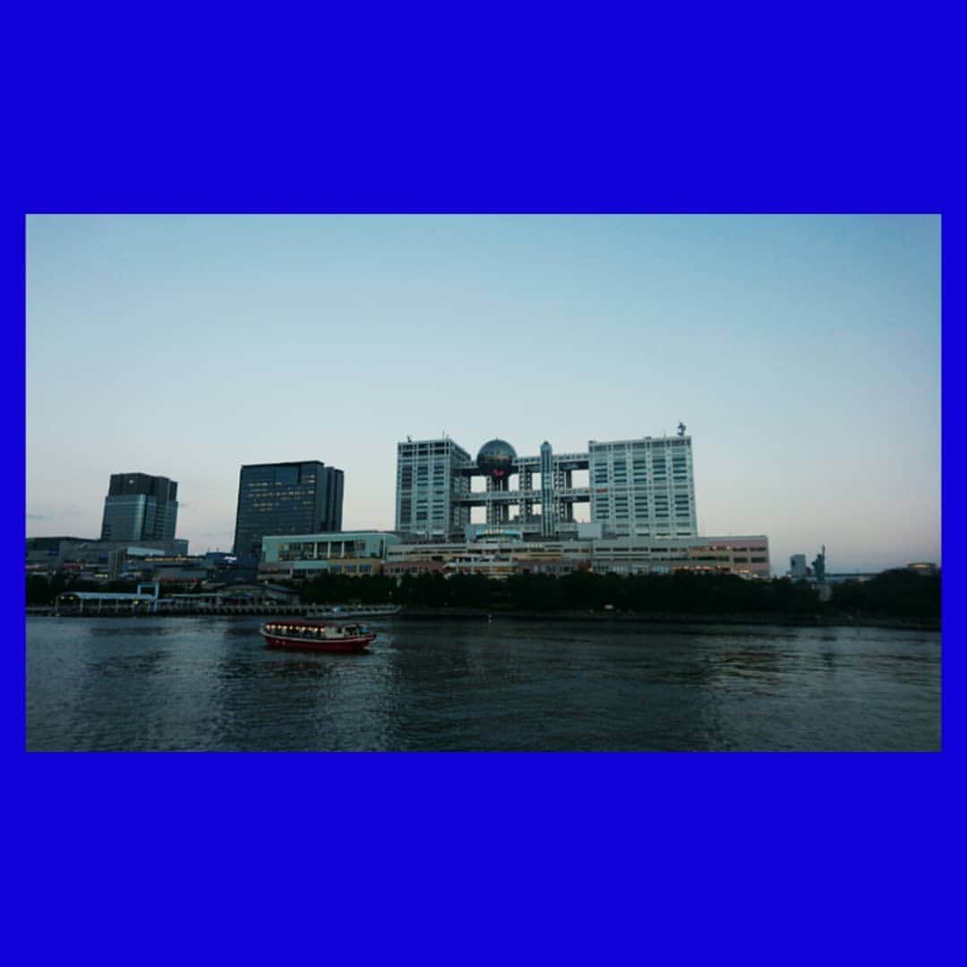 mizuhoのインスタグラム：「ㅤㅤㅤㅤ A yakata boat  I got on a yakata boat at work. The first yearer boat in my life. I went from Kachidogi to Odaiba. The temperature was also cool, just right, the wind was pleasant. Although the wave was not high, occasionally shaking, I got a bit pampered.  If you are interested, please go there!ㅤㅤㅤㅤ ㅤㅤㅤㅤ 屋形舟  職場で屋形舟に乗ってきました。人生初の屋形舟。勝どきからお台場までを回りました。 気温も涼しくて、ちょうど良く、風が気持ち良かったです。波も高くなかったのですが、時折揺れて、少し気持ち酔いました。  そこまで値段も高くないので、もし興味ある人は行ってみてください‼」