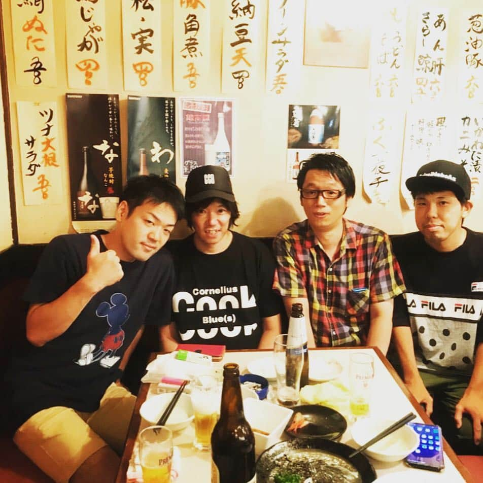 増田裕之さんのインスタグラム写真 - (増田裕之Instagram)「めちゃくちゃ久しぶりに、昔のバンドメンバーに会った。久しぶりに飲んだ。めちゃくちゃ楽しかった。  またやりたい！と思った。てか、やります！11月に！ AIR's ROCK!! 復活ライブ！いまから楽しみでしかない。  #AIR's ROCK!! #エアーバンド #エアバンド」7月30日 1時56分 - route33masuda