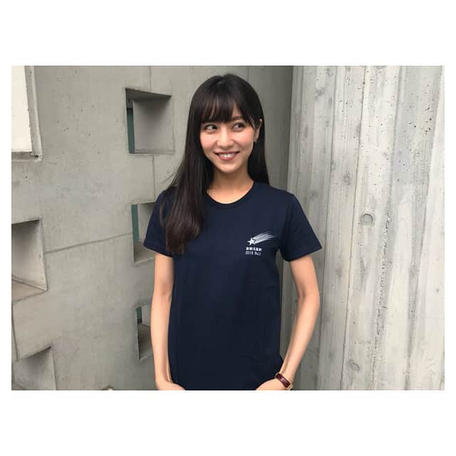 石川恋さんのインスタグラム写真 - (石川恋Instagram)「本日情報解禁になりました！フジテレビ系10月期新木曜ドラマ「黄昏流星群」に、瀧沢美咲役として出演させていただきます。 黄昏流星群のあらすじや今回の作品に対する意気込みは、公式HP、それから、今同時にUPした私のブログ（プロフィールから飛べます！）をご覧ください☺️💓 6月下旬にクランクインして早1ヶ月。秋にぴったりな大人のラブストーリーをお届けできるよう、キャストスタッフ一丸となって日々奮闘中です！私も毎日、瀧沢美咲という女性と向き合いながら、葛藤しながら、撮影に励んでいます。O.Aはまだ少し先になりますが、ぜひ楽しみに待っていていただけると嬉しいです！ これから撮影の様子やオフショットなどもSNSにUPしていきますのでチェックしてくださいね💫 長くなってしまいますが、早速オフショットを。2枚目〜の写真は、主演の佐々木蔵之介さん（お父さん）が黄昏チーム全員にプレゼントしてくださったドラマTシャツ🌌初めてのドラマT、、！裏も可愛くてお気に入りです💜そして最後は、現場で誕生日をお祝いしていただいた時のもの。 25歳を迎えて一発目の作品が黄昏なので、良いスタートが切られるよう、全力でぶつかっていきます🔥 #フジテレビ #10月期 #木10 #黄昏流星群 #瀧沢美咲 #佐々木蔵之介 さん #中山美穂 さん #藤井流星 さん #黒木瞳 さん」7月30日 8時00分 - ren_ishikawa