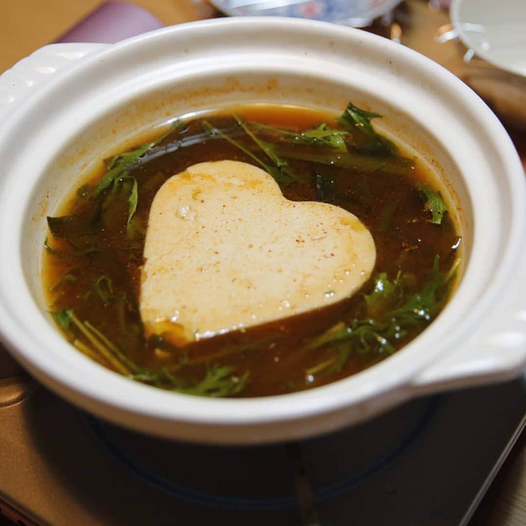 テレビ朝日「ヒモメン」のインスタグラム：「⠀ 第１話からゆり子ご飯をおすそ分け❤️⠀ ⠀ 翔ちゃんへの感謝の気持ちがこもってます！⠀ ⠀ #ゆり子飯⠀ #まさかの豆腐がハート型！⠀ #愛情たっぷり☘️⠀ #やることも可愛いすぎるゆり子🌸⠀ #ちなみに片付けもゆり子…⠀ #翔ちゃん⠀ #ちょっとは家事くらいせんかい✋‼️⠀ #ヒモメン⠀ #ヒモ更正なるか⁉️⠀ #土曜ナイトドラマ⠀ #第2話⠀ #8月4日(土)23時15分～💫」