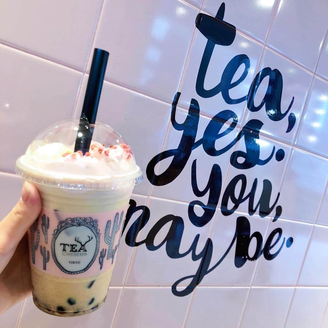 内田琴音のインスタグラム：「気になってたタピオカやさん新宿ルミネエスト１階の #ALFREDTEAROOM に行ってきました💕 ストロベリードリームたのんだ🍓 店内ピンクで可愛いかった！！ #tapioca #pink #strawberry #instadrink」