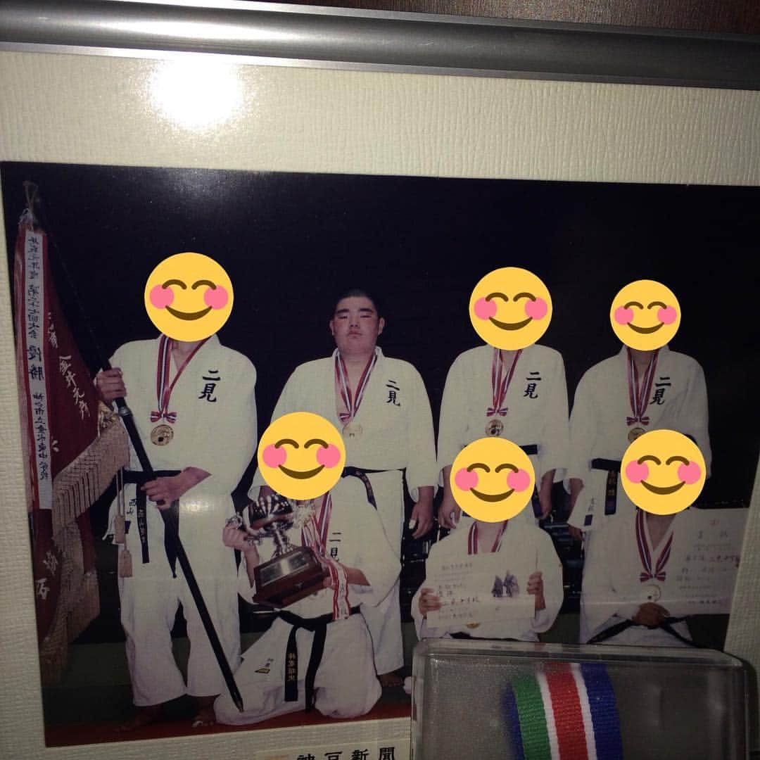 カバのインスタグラム：「‪母校の明石市立二見中学校柔道部が、県大会の団体戦で優勝して、全国出場が決まったとのことです！おめでとう！めっちゃ嬉しい！！団体戦の全国出場は、僕が中二の時に行って以来とのこと！全国大会でも頑張って欲しい！応援しよ！😊中二の秋の新人戦で県大会優勝した時の写真！どう、可愛いでしょ？‬ . #兵庫 #明石 #二見 #明石市立二見中学校 #柔道部 #母校 #柔道 #全国大会 #おめカバちゃん #頑張れ #応援してます」