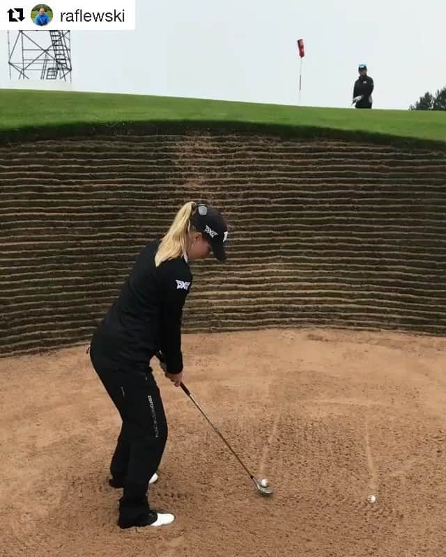 オースティン・アーンストのインスタグラム：「Getting some work in in one of the many bunkers taller than me this week  #Repost @raflewski ・・・ Bunker prep with @austinernst92 @ricohwomensbritishopen @royallythamb319 #golf #britishopen #bunker #shortgame」