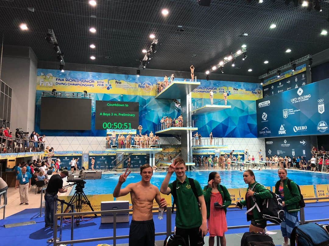 のインスタグラム：「World Junior Diving Championships in Kiev is over.🇺🇦 ・ I had a very valuable experience. ・ There was an accident such as injury to the shoulder just before the game, but I was able to become 3th in the world at Platform and 3m synchro.🥉🥉 ・ Thank you for supporting me. ・ I could not go to the party and could not take pictures with a lot of people.😢 ・ I hope to see u again. Missing you guys ・ 世界ジュニアおわり。 ・ ・ #worldjuniors #2018 #ukraine #kiev #🇺🇦 #bronze #mybestfriends #party #sad #missing #photos」