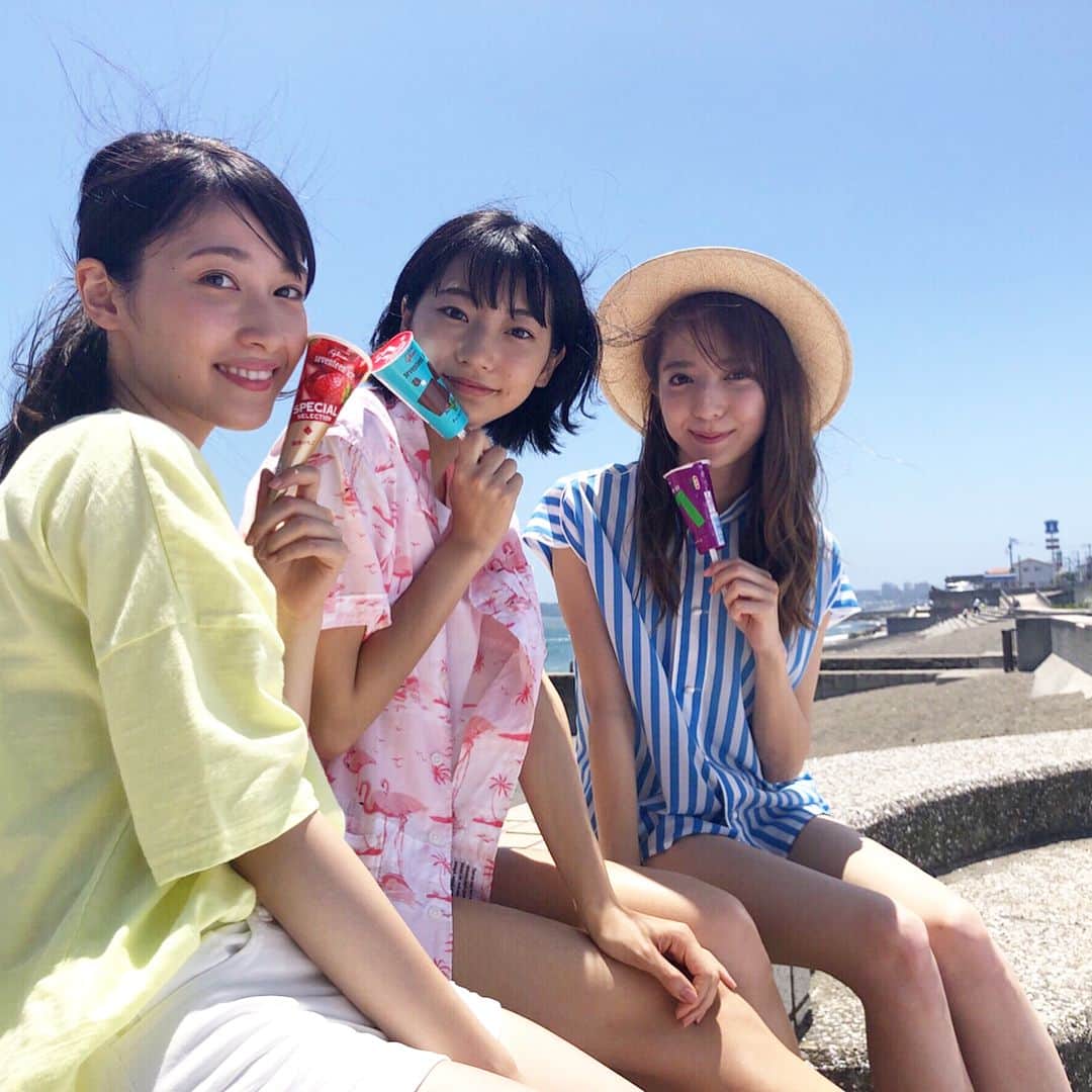 熊谷江里子さんのインスタグラム写真 - (熊谷江里子Instagram)「🗣お知らせ #セブンティーンアイス  の広告に出させて頂いています！！ ロケーションも最高で、アイス好きにはたまらない撮影でした☺︎ みんなもセブンティーンアイス食べて投稿してみてね！！ #この夏とセブンティーンアイス#セブンティーンアイス#17ice」7月30日 15時53分 - eriko___kumagai