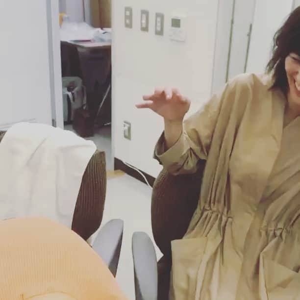前田ゆかのインスタグラム：「これは＠kaorimake さんと！ せーのでまさか同じ方向に笑 頭ぶつかった バージョン！ 🤣」