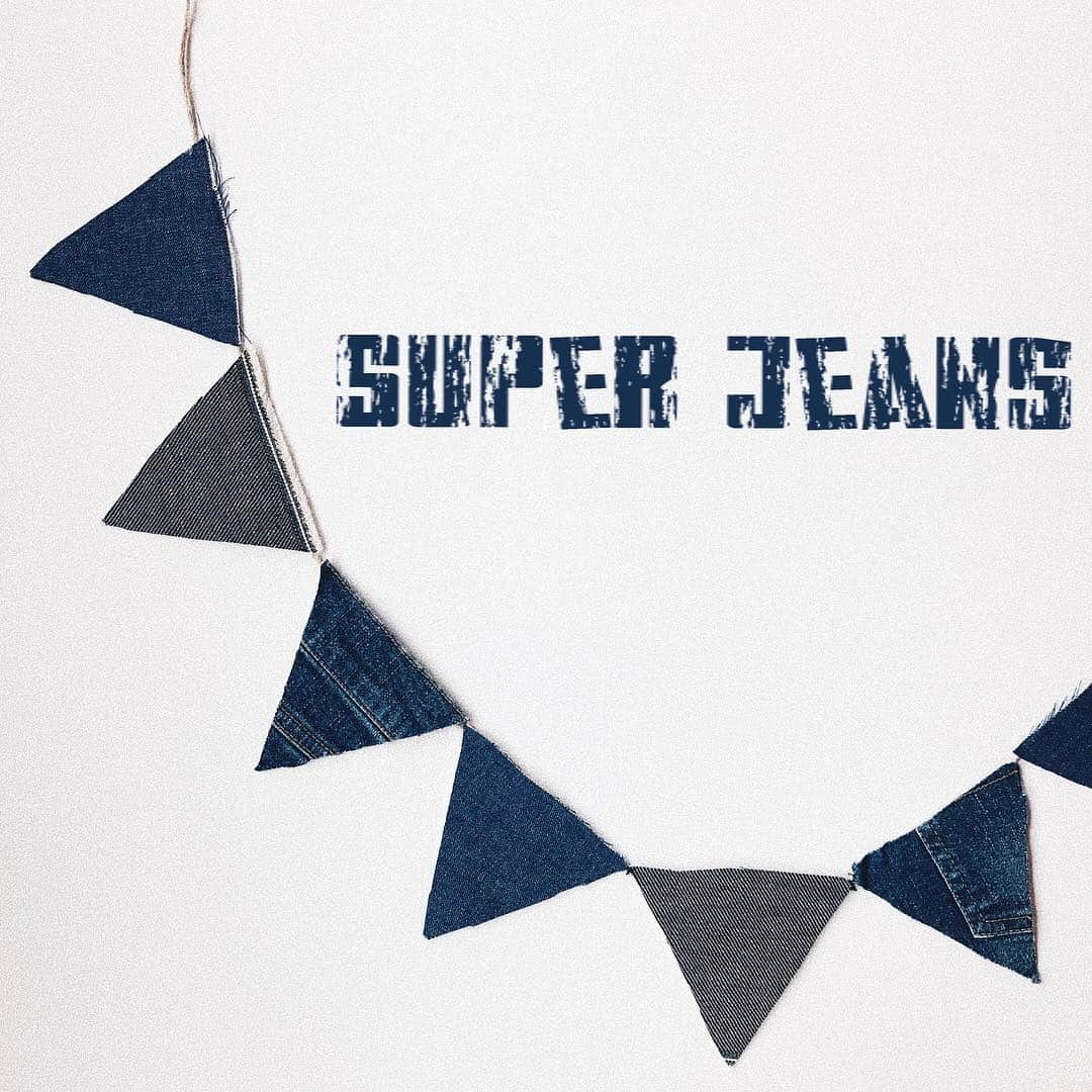 SUPER JEANS（スーパージーンズ）のインスタグラム：「SUPER JEANSは「作業が楽にできる」「操作に悩まない」誰でも簡単にミシンでリメイク！ ﻿ ﻿ ﻿ ▶デニムもらくらく縫える家庭用ミシンスーパージーンズについてはプロフィールのリンクから☞@superjeans_aisin ﻿ ﻿  #スーパージーンズ #SUPERJEANS #アイシンミシン #デニム #ジーンズ #デニムリメイク #デニムコーデ #ジーンズコーデ #デニム好き#デニム女子 #デニム好きな人と繋がりたい #デニムパンツ #デニム生地 #ミシン #ミシン部 #ミシン初心者 #ハンドメイド #ハンドメイド部 #デニムハンドメイド #ガーランド」