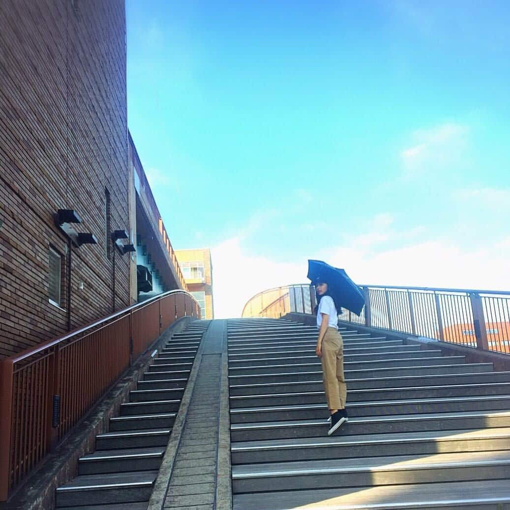 栗田桃花さんのインスタグラム写真 - (栗田桃花Instagram)「この夏は日傘が手放せない🌂 この投稿で富山の写真最後で～す❣️ ・ #富山環水公園 #日傘」7月30日 19時32分 - kurimomo330