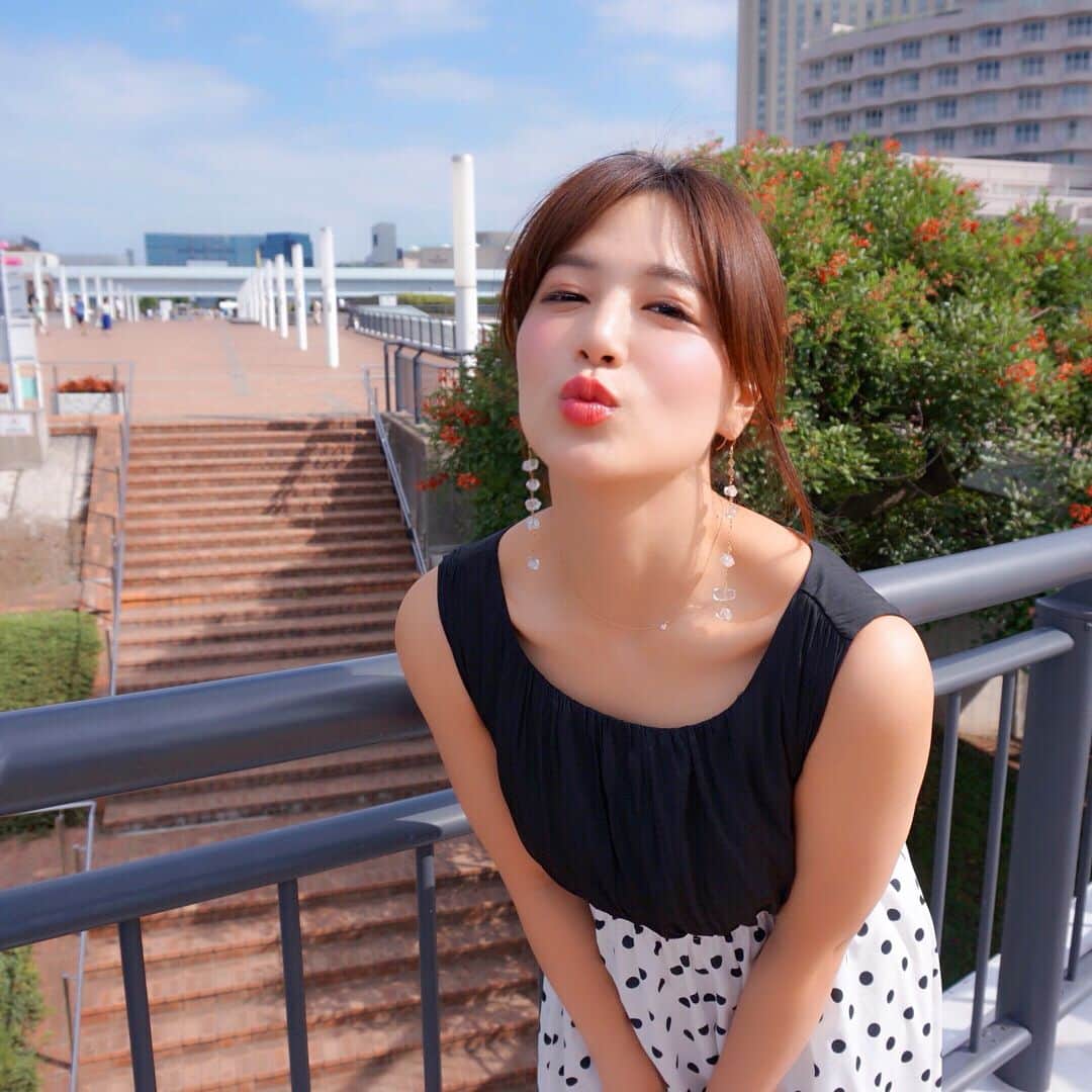 のインスタグラム：「こんばんは💕 . キス美容液ってあるの知ってますか😌💕？ . キス美容液ヌレヌレを使ってキス顔にチャレンジしてみたよ👏💕✨ . 唇がぷるんぷるんになって 思わずキスしたくなっちゃう唇に💋 . 私が選んだのはマスカット味❤️ . 好きな人が、夢中になっちゃうキス顔ができたらいいな💕😌✨ . 今日もお疲れ様でした💕✨ . #キスチャレ #ヌレヌレ #意外とキス顔って難しい #キス顔 #キス好き #kiss #date #デート #彼女とデートなうに使っていいよ #girl #beauty #beautiful #cosmetics #makeup #メイク #美容液 #キス #💋 #お台場 #holiday #love #ラブ #chu #マスカット #fruit #odaiba」