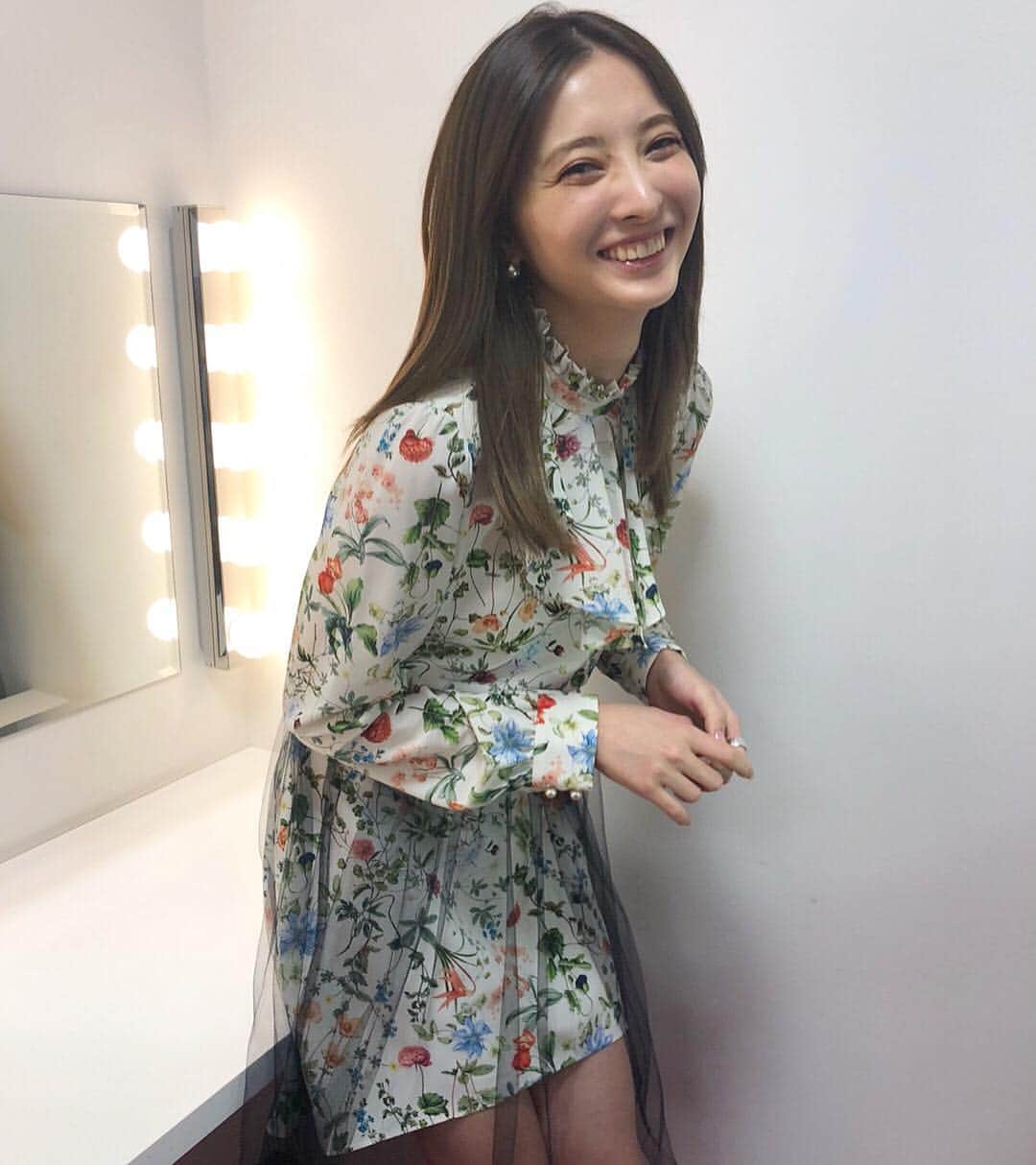 大石絵理のインスタグラム：「おぎやはぎのブステレビ放送中😘✌️ #衣装タグ付けしてます❤︎」