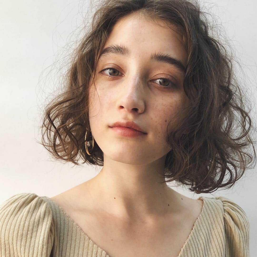 のインスタグラム：「my work  base / Burberry eyeblow / RMK  eyepolish / rms (myth) lip / NARS (2487N)」
