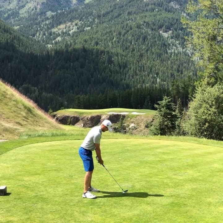 ジェームス・ダグラス・リンドのインスタグラム：「Finished our vacation in Panorama with @greywolfgolfcourse  My favourite course with my favourite person @alix.clarke #happyaniversary #golf」