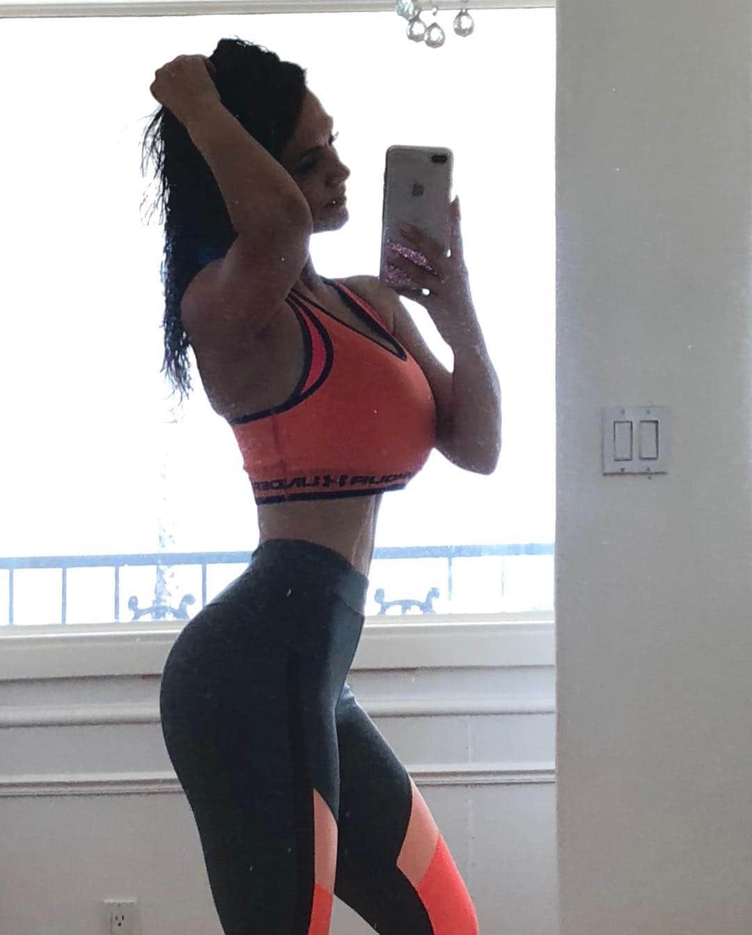 デニス・ミラーニのインスタグラム：「Happy new week 💪🏼💪🏼💪🏼 #currentshape #mondaymotivation #fitness」